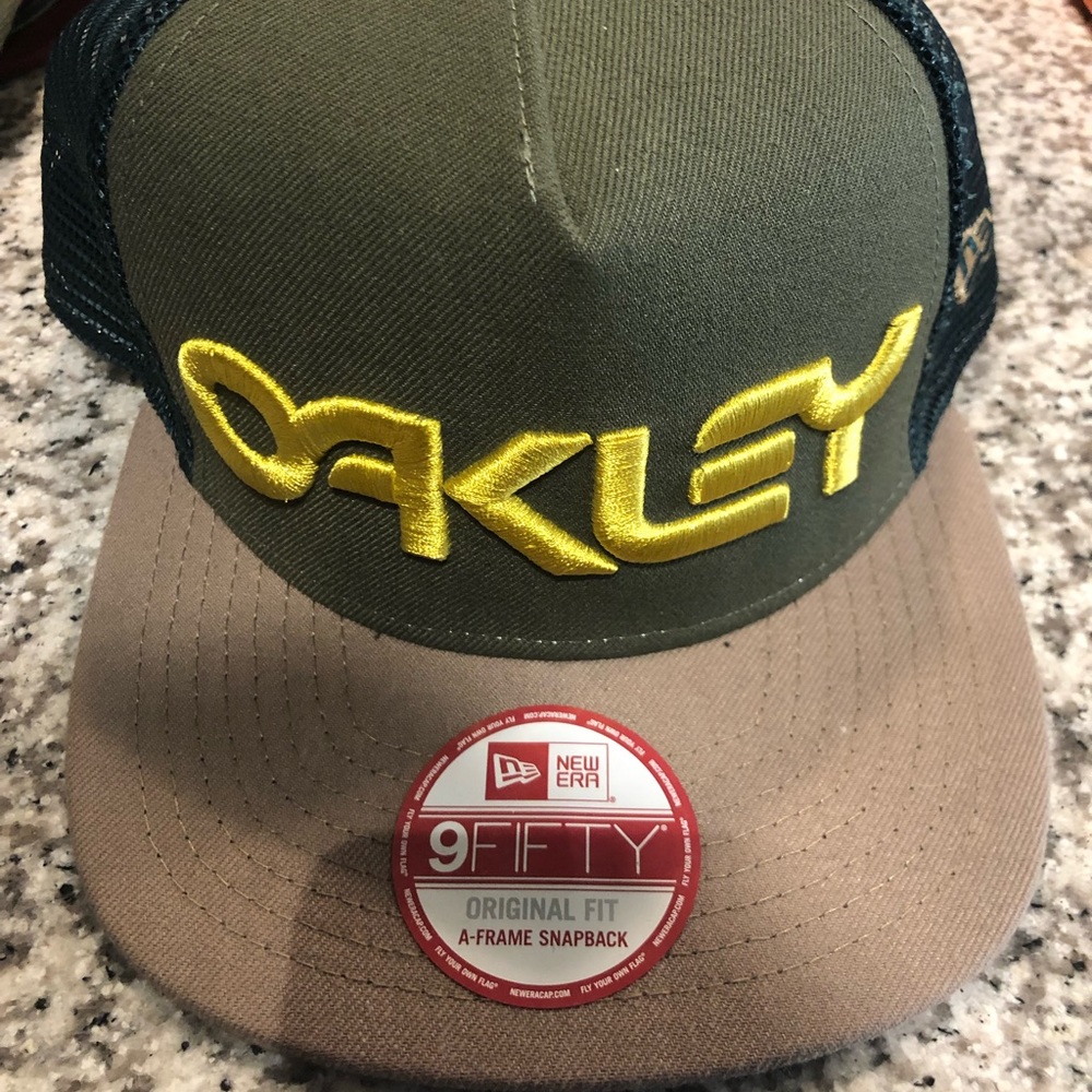 Oakley SnapBack